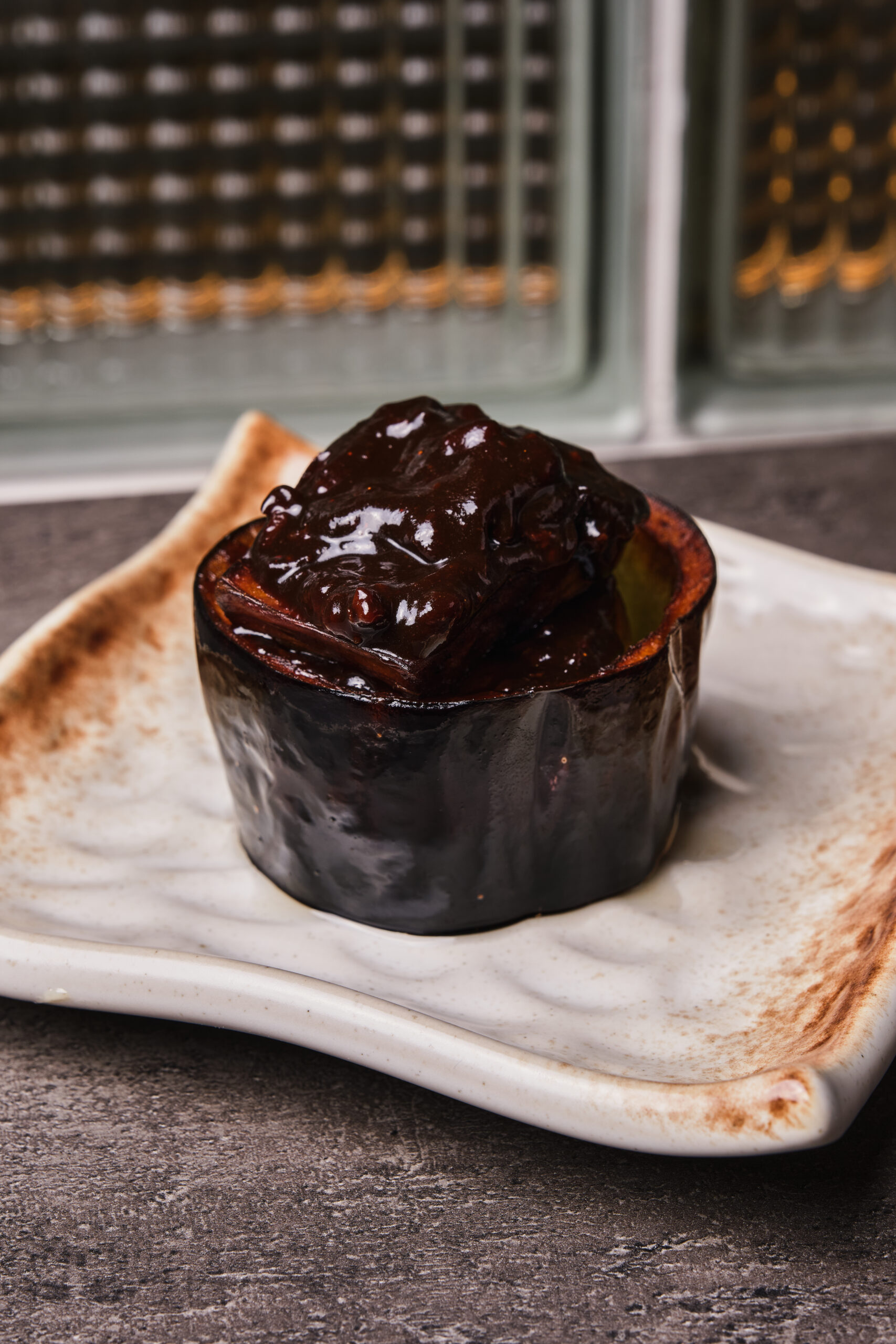 Aubergine grillée nappée au miso sucré-salé